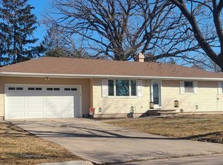 1832 Aspen Ln, Green Bay, WI 54303