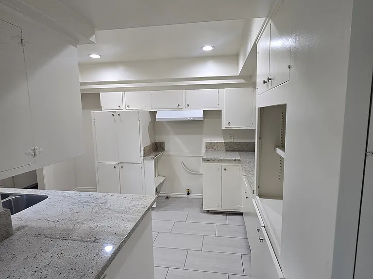 10611 Lexington St — Photo 12
