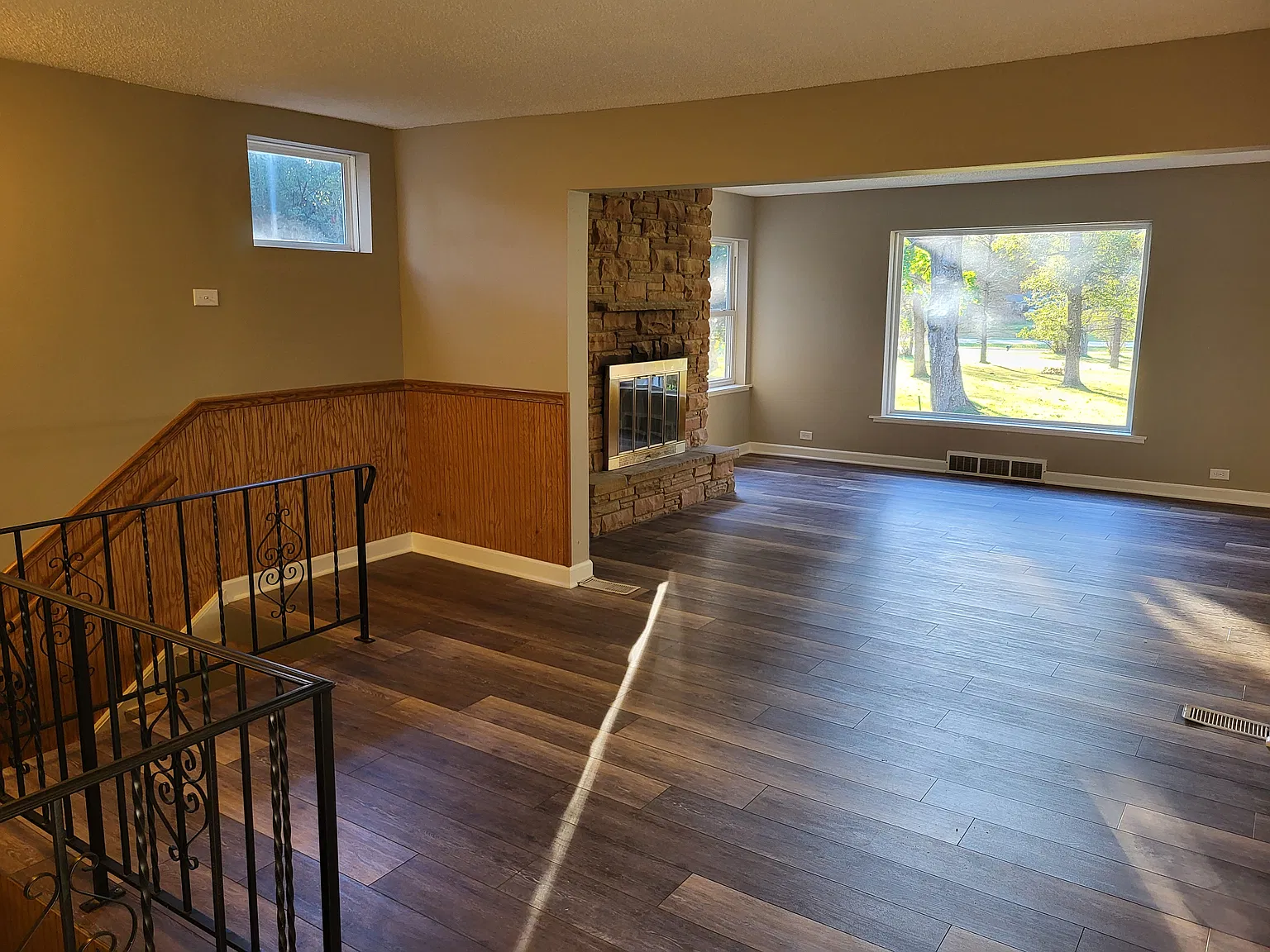 5 bed, 3.5 bath, 2822 sqft, $3,000 — Photo 2