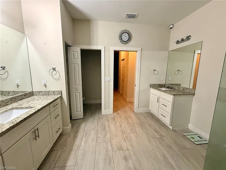 5560 Belrose St — Photo 18