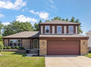 2323 Richmond Dr, Wheaton, IL 60189