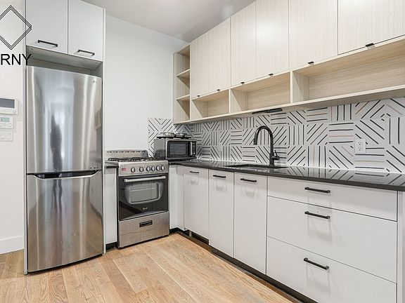3rd image of 319 E 19th St #B1