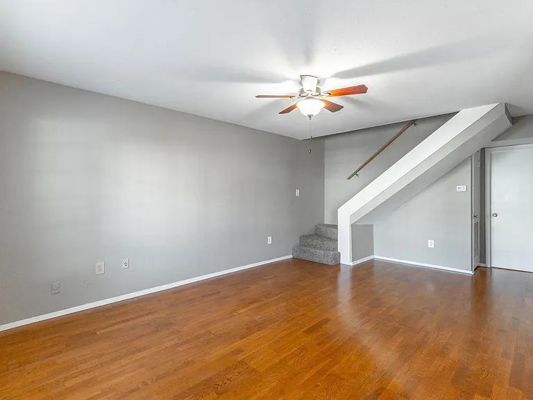 900 Mountain Creek Rd #J131 — Photo 4