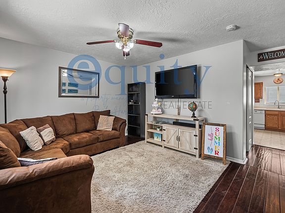 3rd image of 703 Ry Ln