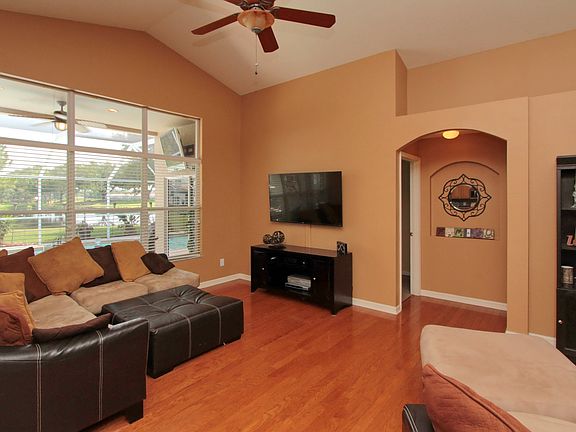 4th image of 18330 Maisons Dr