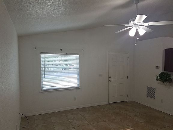 4th image of 421 Crabtree Ave