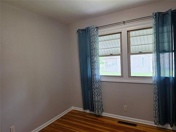 3rd image of 504 Utah Ave