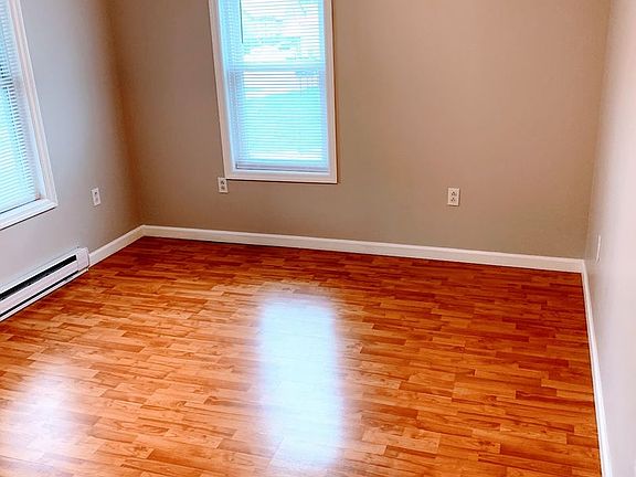3rd image of 1460 Logan Ave #3