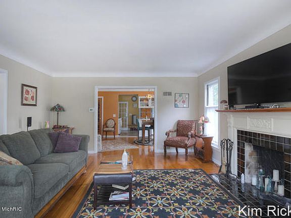 4th image of 1156 W Chippewa Dr SE