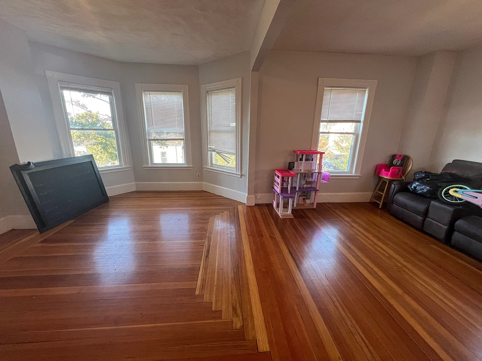 4 bed, 1.5 bath, 2000 sqft, $3,500 — Photo 4
