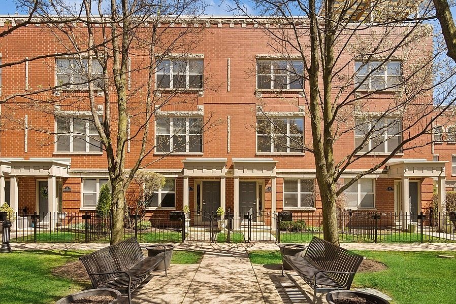 1st image of 4630 N Greenview Ave #31