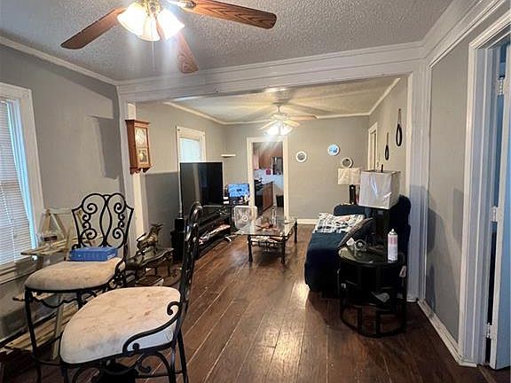 4th image of 5211 Gladstone Blvd