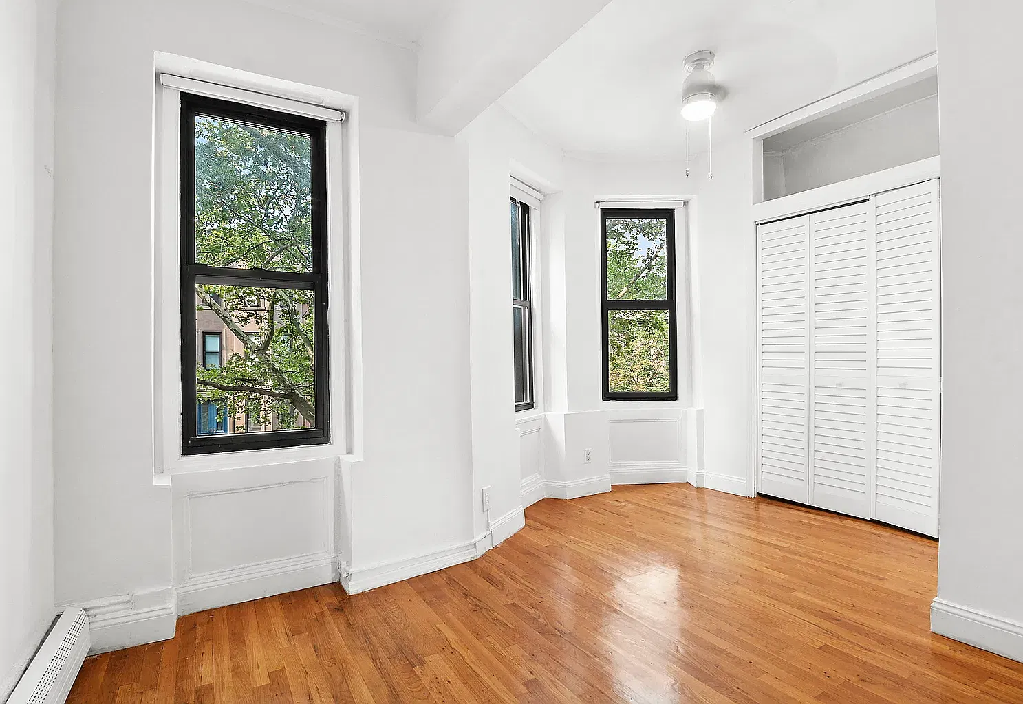 653 De Graw Street — Photo 3