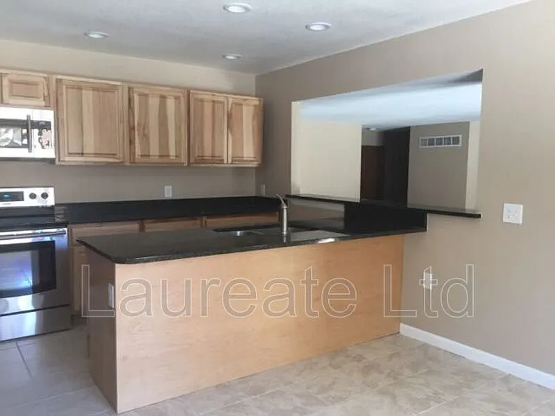 4 bed, 3.0 bath, 2910 sqft, $3,100 — Photo 4