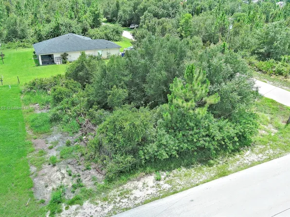 2500 E 10th St, Lehigh Acres, FL 33936