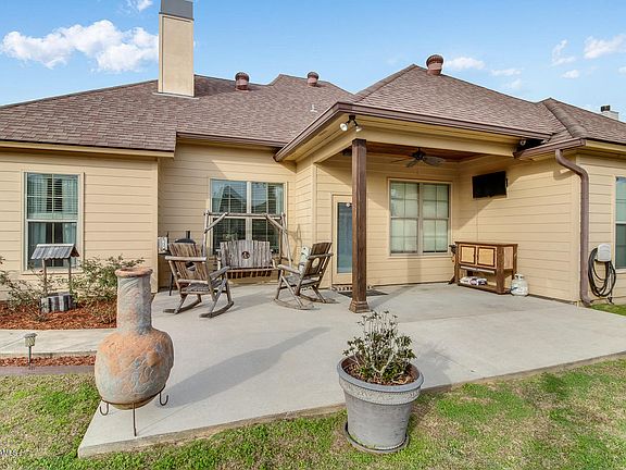 3rd image of 210 Blackwater River Dr