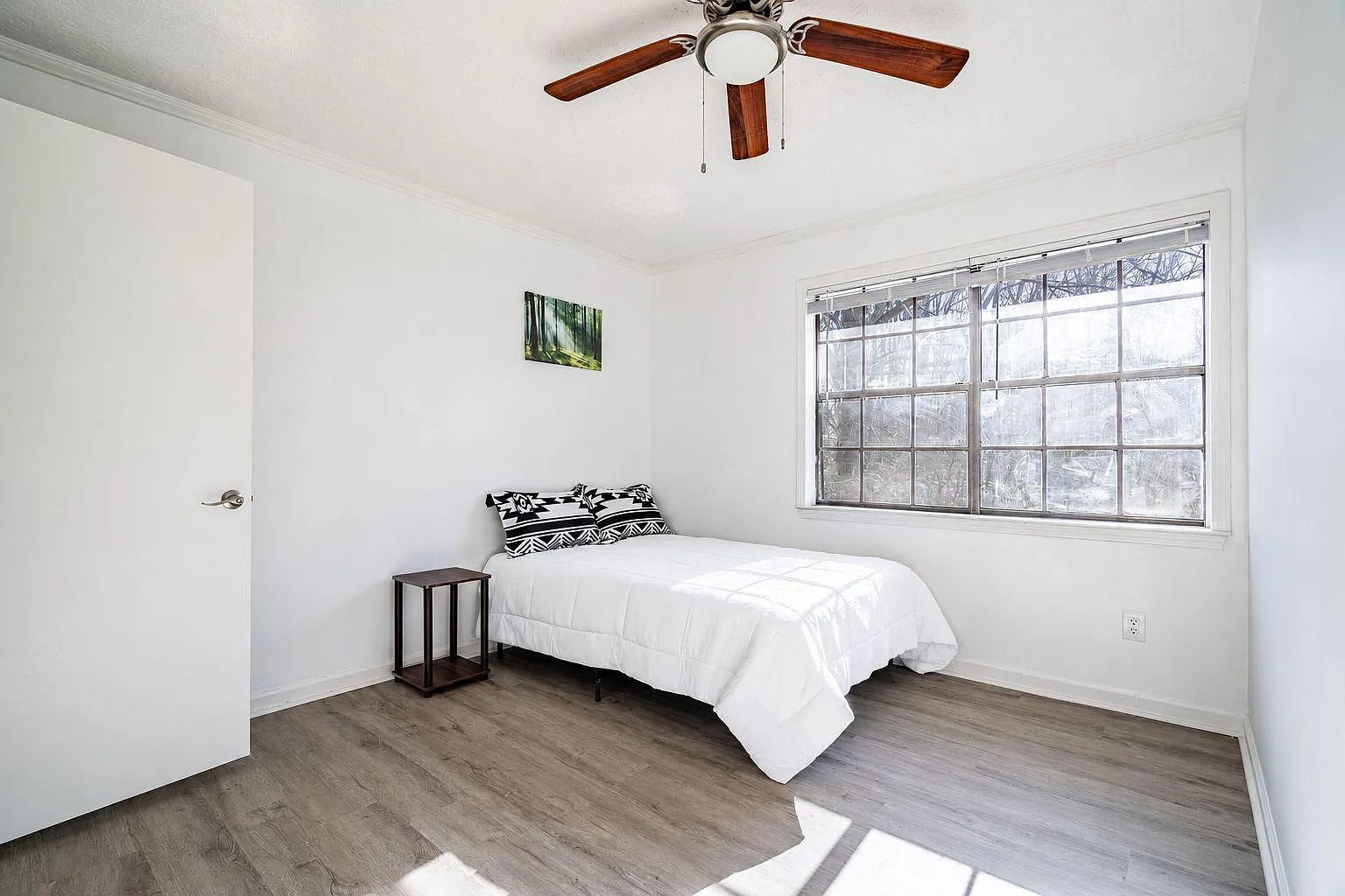 4 bed, 3.0 bath, 2596 sqft, $689 — Photo 1