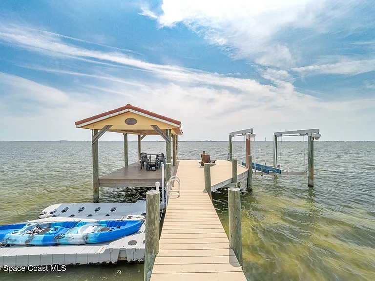 1110 S Banana River Dr — Photo 18