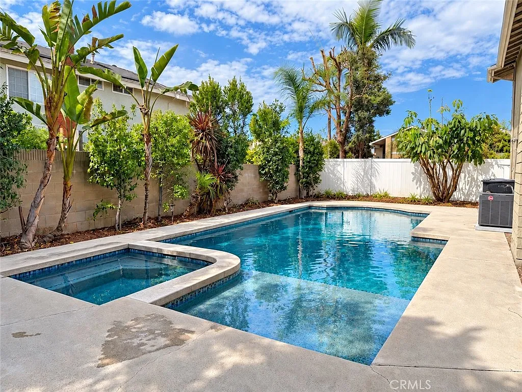 4 bed, 2.5 bath, 2029 sqft, $5,500 — Photo 4