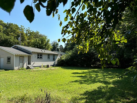 2nd image of 1218 Forest Ln