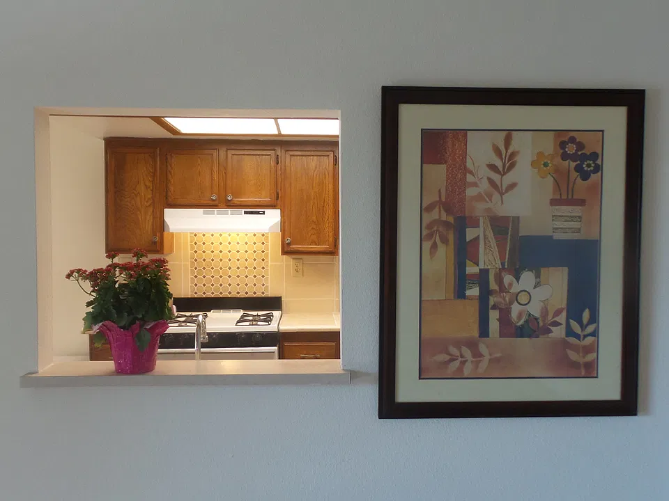 window access to kitchen