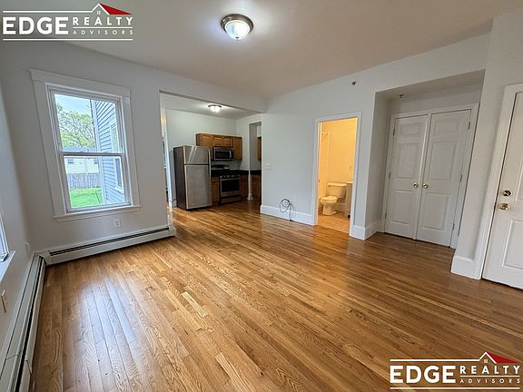 4th image of 28 Mount Hope St #1
