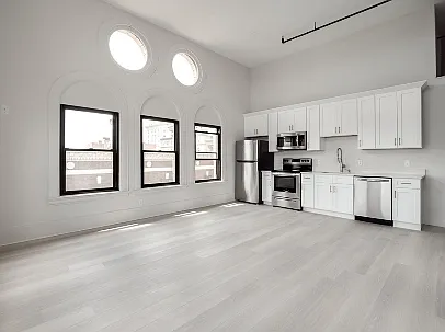 105 William St #305 — Photo 3