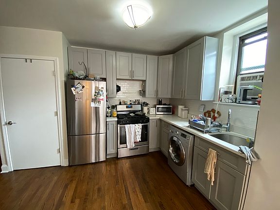 3rd image of 654 Saint Marks Ave #D1