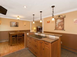 16 Sylvia Cir, Holbrook, NY 11741