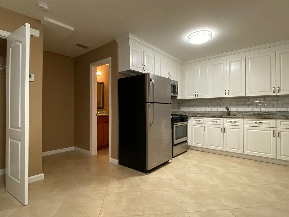 1st image of 110 Edgegrove Ave