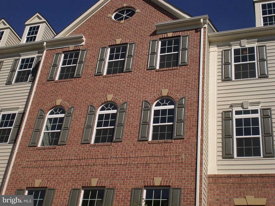 1st image of 2453 Eastbourne Dr #227