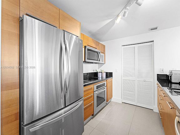 5th image of 253 NE 2nd St APT 1801