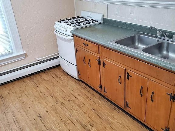 Double sinks and stove