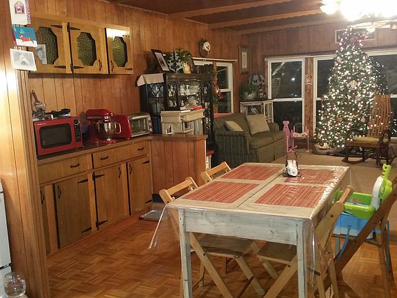 Dining room facing front.