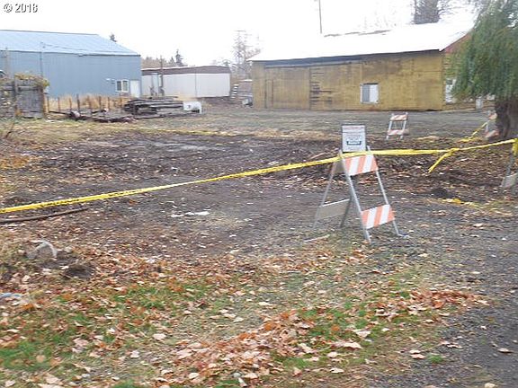 4th image of 216 W Darland St