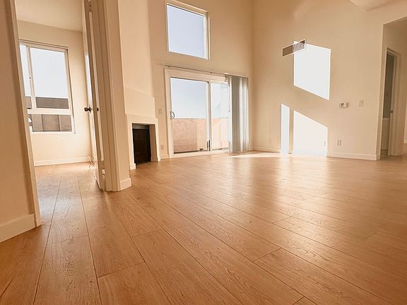 3rd image of 1234 N Las Palmas Ave APT 306