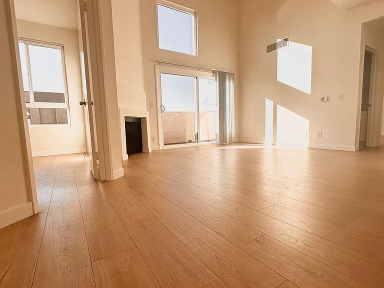1234 Las Palmas Ave — Photo 3
