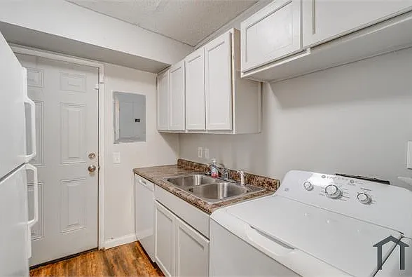 2 bed, 850 sqft, $1,200 — Photo 2