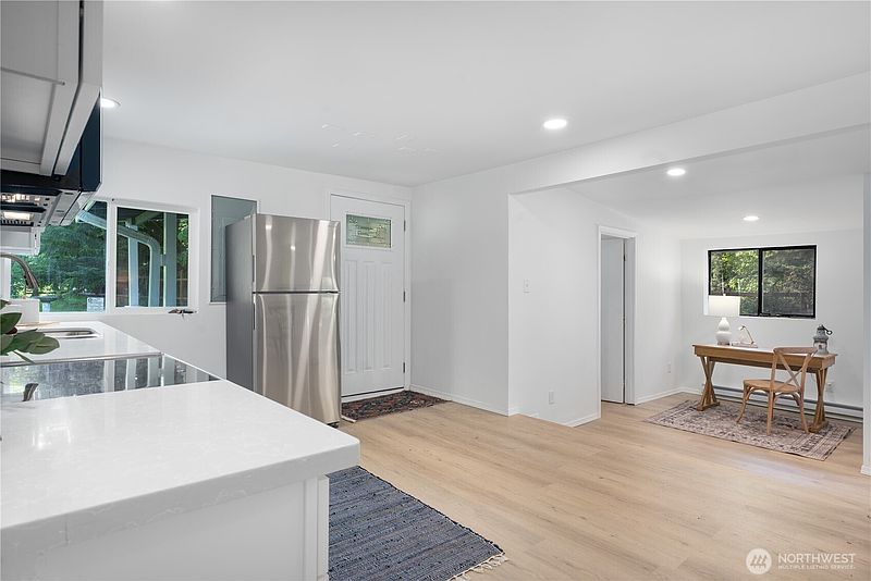 4th image of 22504 Maple Drive NW