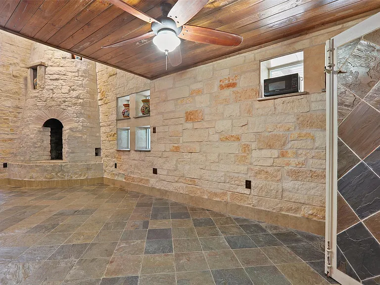 614 Pine Gully Rd #LOFT — Photo 25