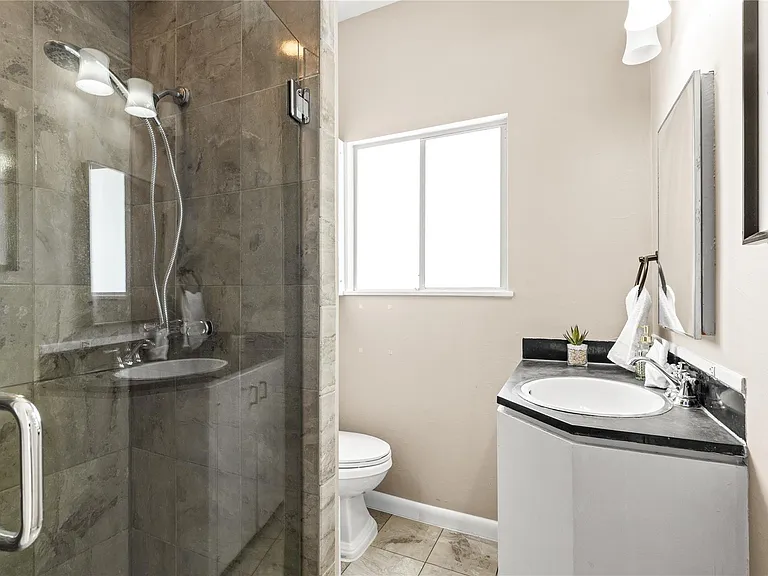 1202 Hawthorne St — Photo 24