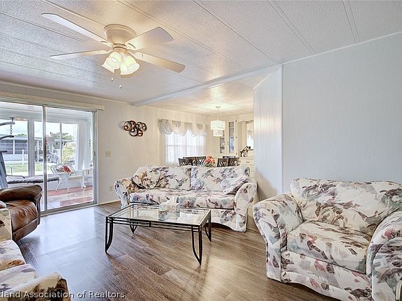 4th image of 3010 Roger St