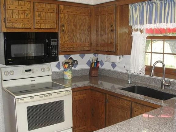 3rd image of 7849 W Bur Oak Dr
