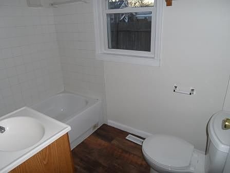 5th image of 2220 Harmon St NE