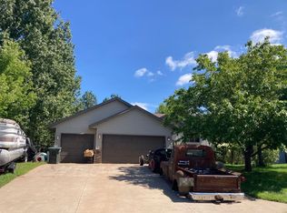 39135 Riverside Ct, North Branch, MN 55056