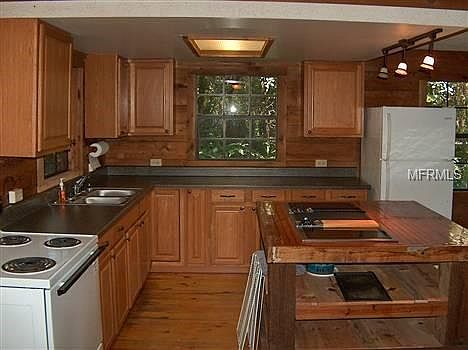 5th image of 11127 Crescent Lake Dr
