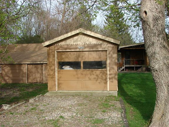 2nd image of 2303 Chicago Ave