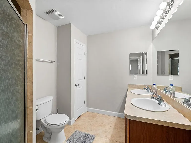 2927 SW 35th Pl #113 — Photo 19