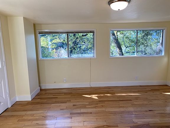 4th image of 300 Sunnyside Ave
