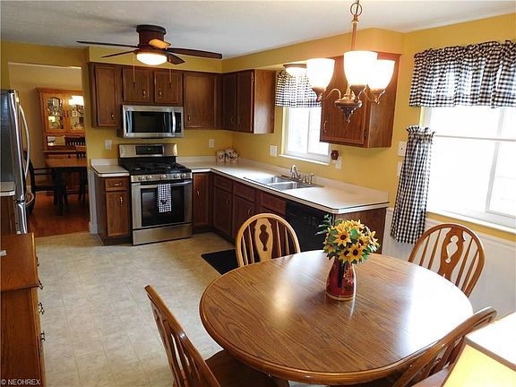 2nd image of 4739 Emerald Ln